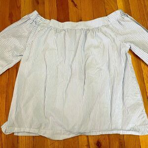 Off the shoulder American Eagle blouse!!